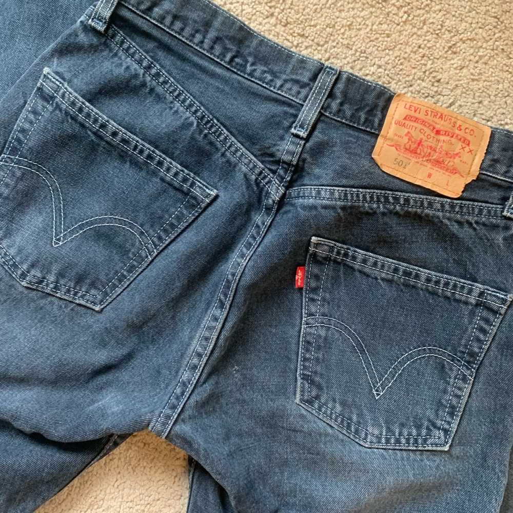 levi’s - dark wash straight leg jeans - Picture 4 of 10